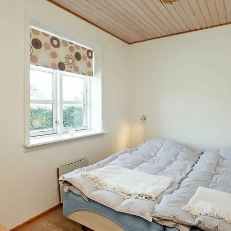 Four-Bedroom Holiday Home In Humble 4 Vakantiehuis