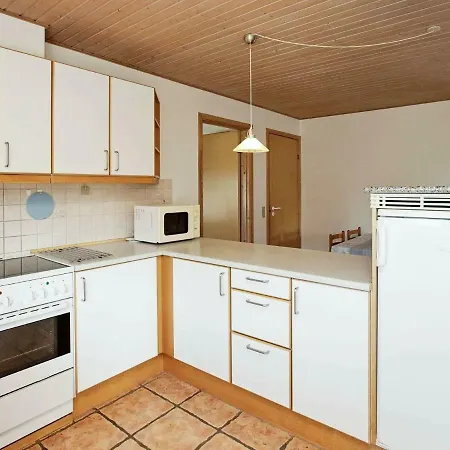 Four-Bedroom Holiday Home In Humble 4 Vakantiehuis *