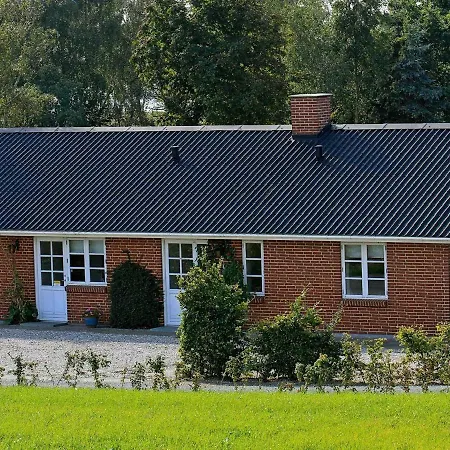 Four-Bedroom Holiday Home In Humble 4 Vakantiehuis