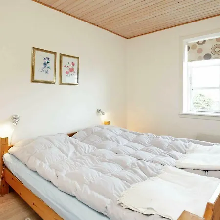 Four-Bedroom Holiday Home In Humble 4 Vakantiehuis *